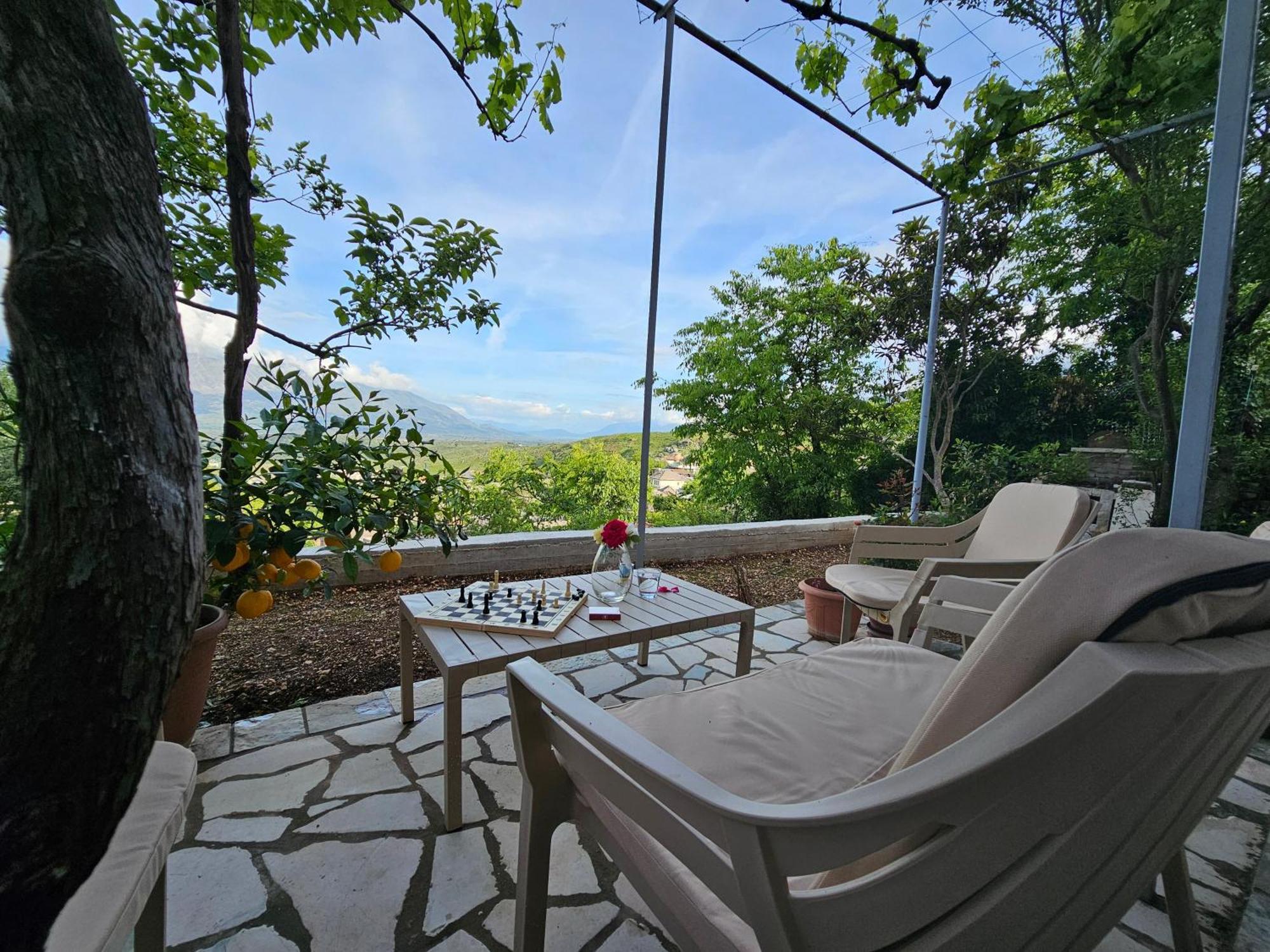 Lemon Garden Apartment-Hot Tub Jacuzzi Gjirokastër Extérieur photo