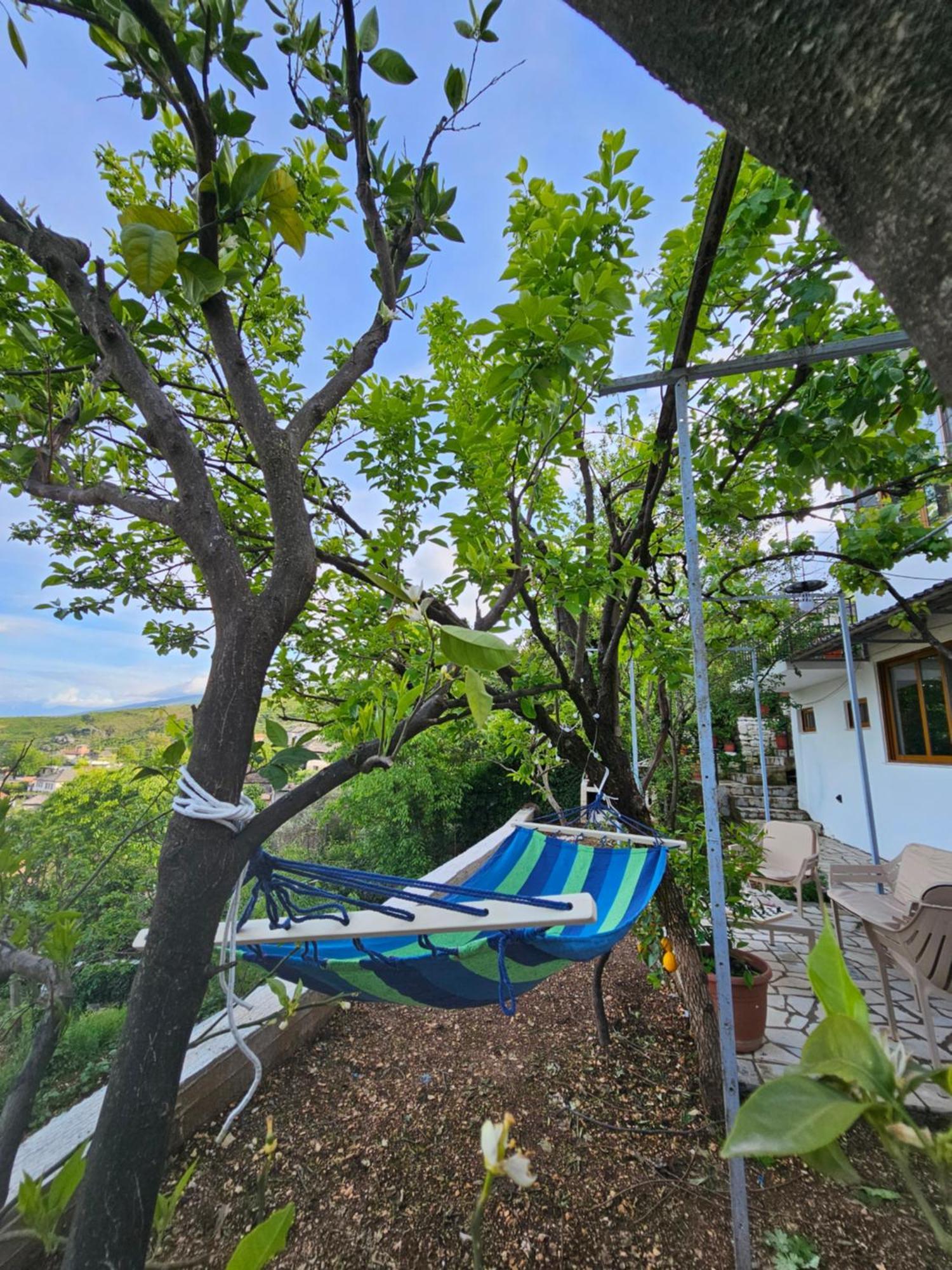 Lemon Garden Apartment-Hot Tub Jacuzzi Gjirokastër Extérieur photo