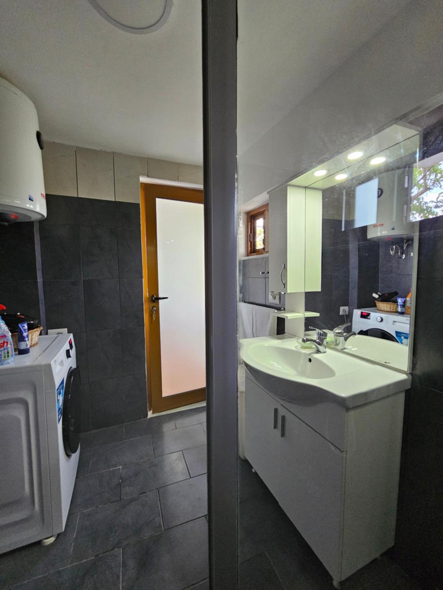 Lemon Garden Apartment-Hot Tub Jacuzzi Gjirokastër Extérieur photo