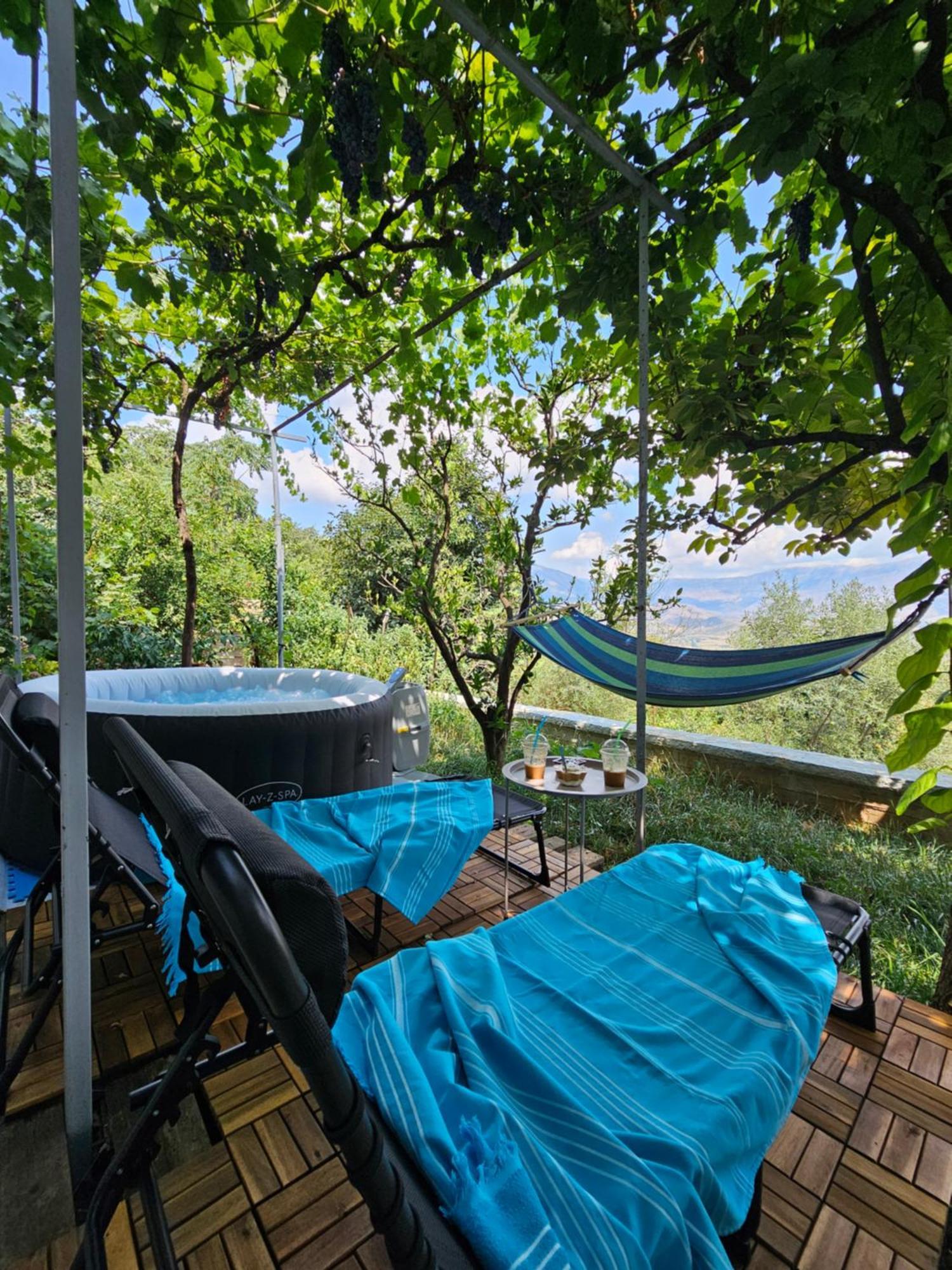 Lemon Garden Apartment-Hot Tub Jacuzzi Gjirokastër Extérieur photo